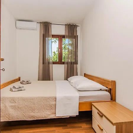 Gorgeous In Popovici With Wifi Popovici (Sibenik-Knin)