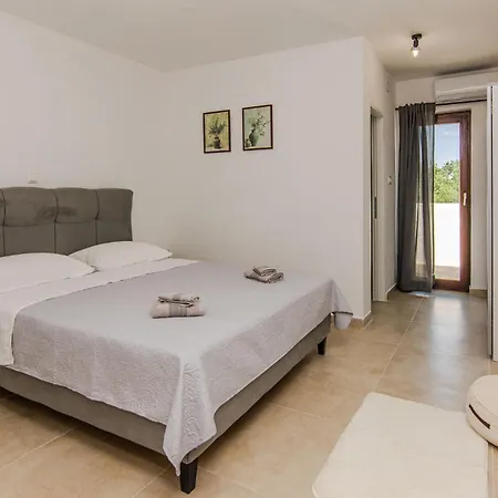 Vakantiehuis Gorgeous In Popovici With Wifi