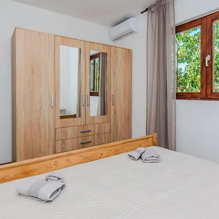 Vakantiehuis Gorgeous In Popovici With Wifi *