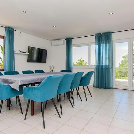 Gorgeous In Popovici With Wifi Hébergement de vacances *