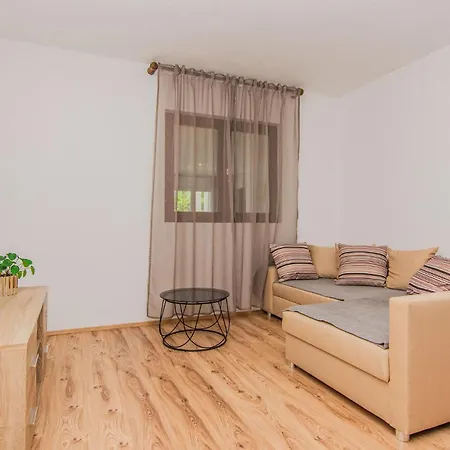 Gorgeous In Popovici With Wifi Hébergement de vacances *